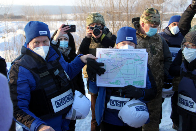 Председатель ОБСЕ Линде воочию увидела КПВВ в Золотом