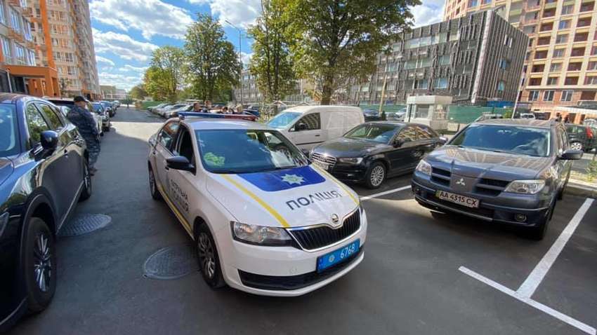 В Киеве представители «Стоп Свавилля» попали в скандал из-за повреждения авто – житель ЖК «Нивки Парк»