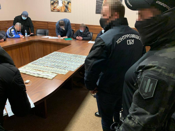 Правоохранители поймали мошенника, который за $ 200 тыс. обещал должность в офисе Зеленского
