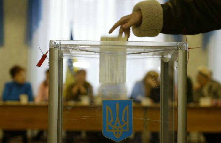 Сегодня в 13 областях Украины проходят повторные местные выборы