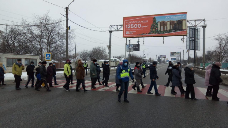 На Харьковщине участники акций против повышения тарифов блокировали движение двумя государственными трассами
