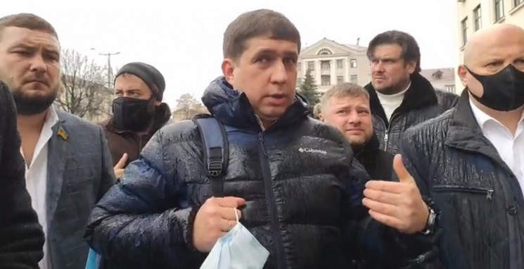 Фракция “ЕС” в Запорожском горсовете покинула сессионный зал из-за недопуска на сессию журналистов