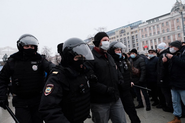 В Киеве произошли столкновения на митинге за Навального