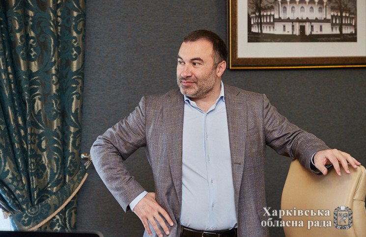 Коррупция в Харьковском облсовете: Товмасян рассказал суду, что живет в квартире за счет девушки
