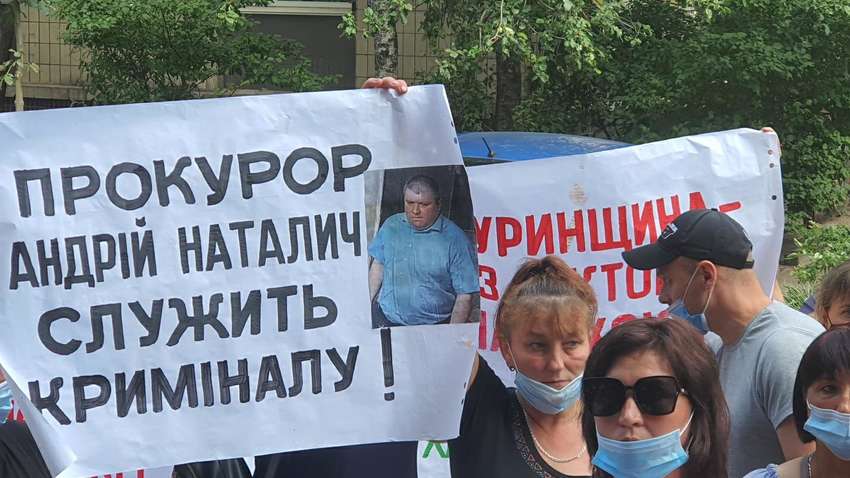 «Наталича в отставку»: под стенами ГПУ требовали увольнения одиозного конотопского прокурора