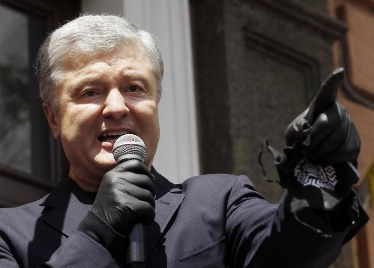 Нападавшие на Порошенко уже известны, но власть блокирует расследование преступления, — адвокат