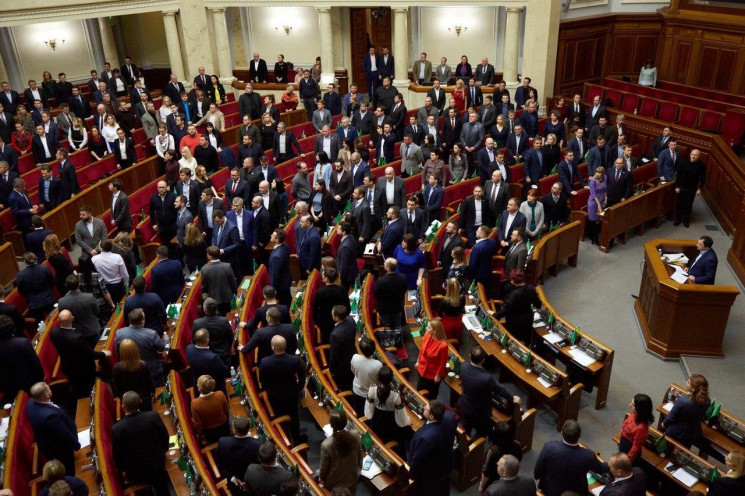Украинцы хотят досрочного роспуска Верховной Рады, — исследование УИБ