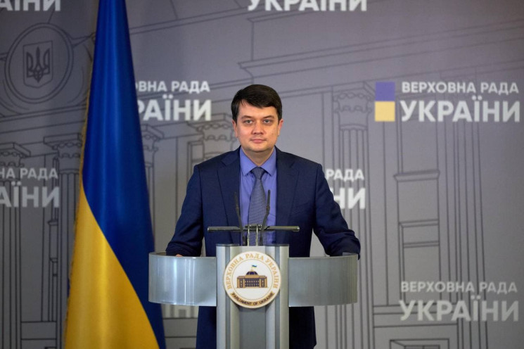 “Слуги” снова делают из Разумкова “врага народа”: Говорят, если бы был в Раде и не поддержал закон об олигархах, то окончательно рассорился бы с фракцией