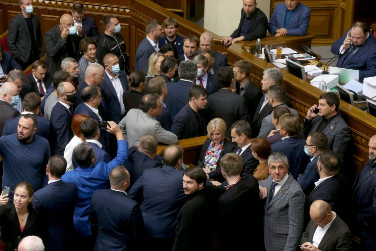 Закон об олигархах: С кого начнут — с Порошенко или с Коломойского