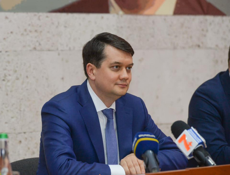 Разумков поблагодарил Раду за принятие поправки, из-за которой придется переголосовывать закон об олигархах