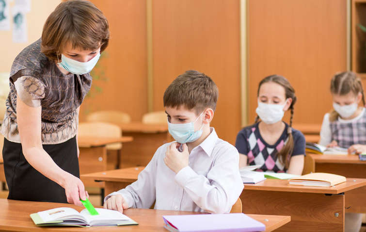 Стало известно, как будут работать школы в Украине, где не привиты 80% учителей