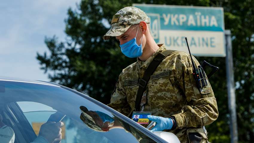 В Украине для некоторых категорий иностранцев отменят самоизоляцию