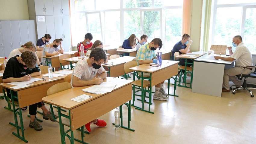 В украинских школах могут появиться “воспитатели безопасности”: что они будут делать