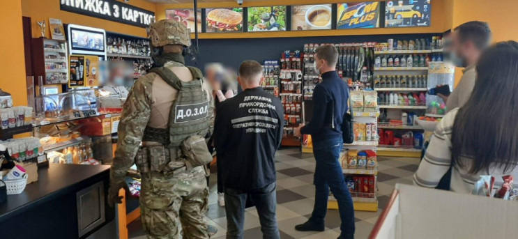 Из-за контрафактного топлива из России: пограничники провели обыски на АЗС сети “БРСМ-Нафта” в Харькове, – СМИ