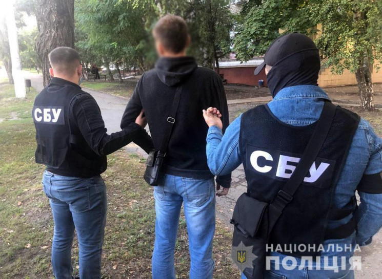 В Мариуполе оптовый наркосбытчик предлагал полиции “крышевание бизнеса”
