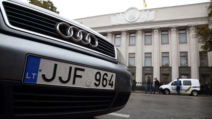 Растамаживать автомобили украинцы смогут за пару кликов
