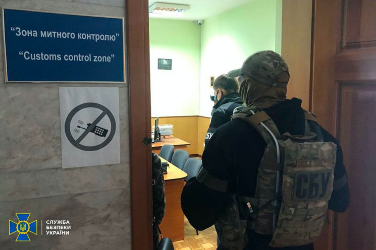 Коррупционные схемы на госгранице: 14 чиновников осуждены, более полусотни — сообщено о подозрении