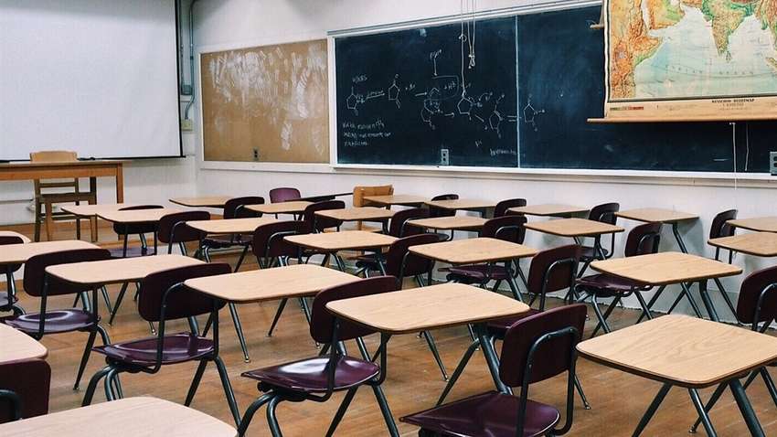 Почему школы будут закрывать даже если все учителя вакцинированы