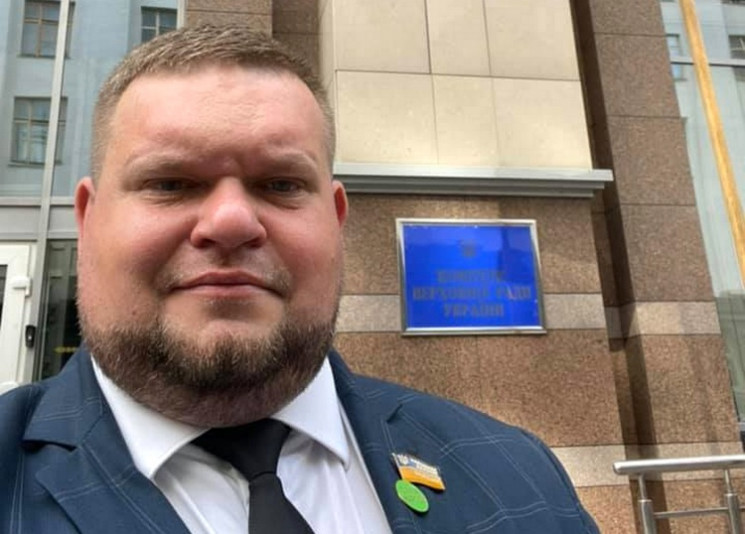 “Я — совершеннолетний человек”: “Слуга” Клочко открестился от недвижимости матери