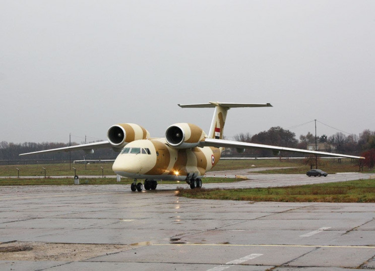 Харьковский авиазавод подписал контракт на восстановление трех самолетов Ан-74, которые стоят на вооружении в Египте, — гендиректор