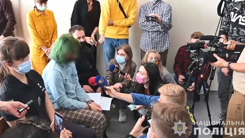 План убийств и фотография отца с выколотыми глазами: что нашли у девушки из Полтавы, которая стреляла из арбалета