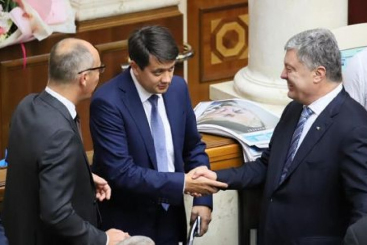Украинцы доверяют Разумкову, но президентом его видеть не хотят, — опрос