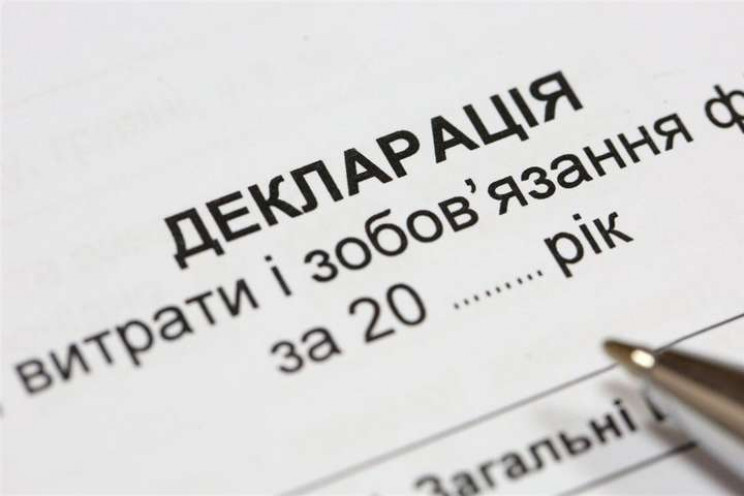 В Харькове топ-руководителю налоговой подарили наличными почти 4 годовые зарплаты