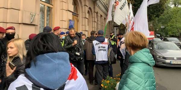 На митингах под Радой произошли столкновения (ФОТО)