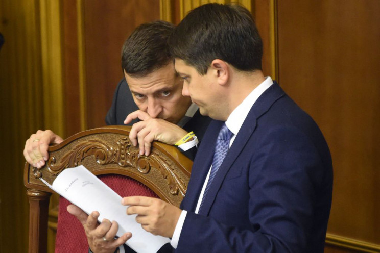 Закон об олигархах: Что будет после того как Разумков отдаст его Зеленскому