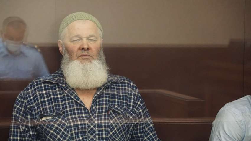 Задержанного крымского татарина насильно побрили
