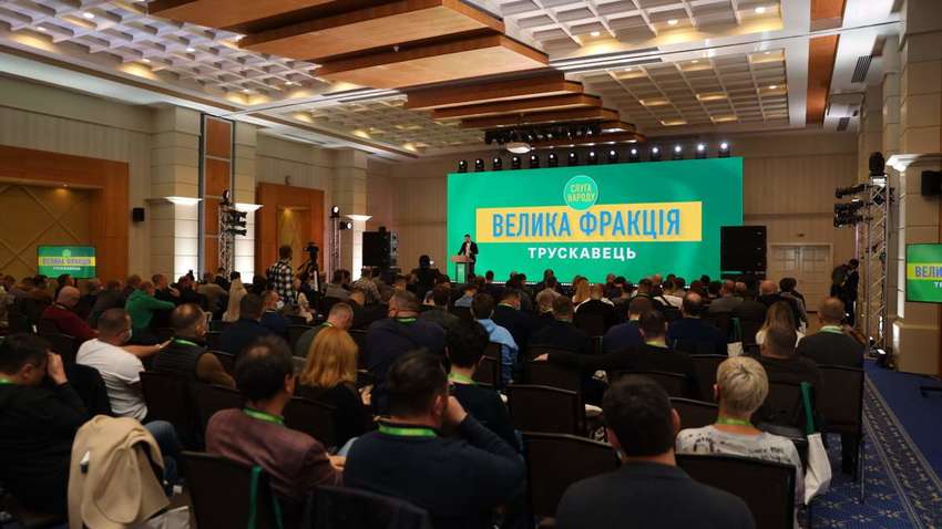 Развлечения и ужин: журналист рассказал, как проходят нынешние сборы “Слуги народа” в Трускавце