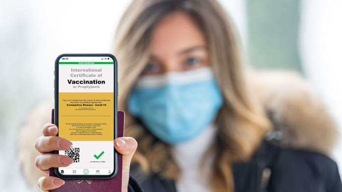 Первые пошли: в Украине вынесли приговоры за подделку COVID-сертификатов