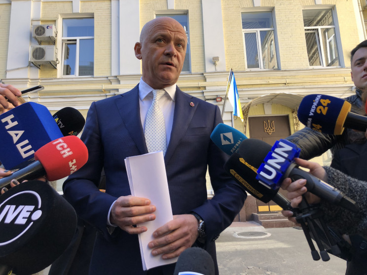 Одесского мэра отпустили под залог в более 30 миллионов — загранпаспорта придется сдать