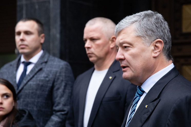 За Петром Порошенко следят по указанию Зеленского, – ЕС