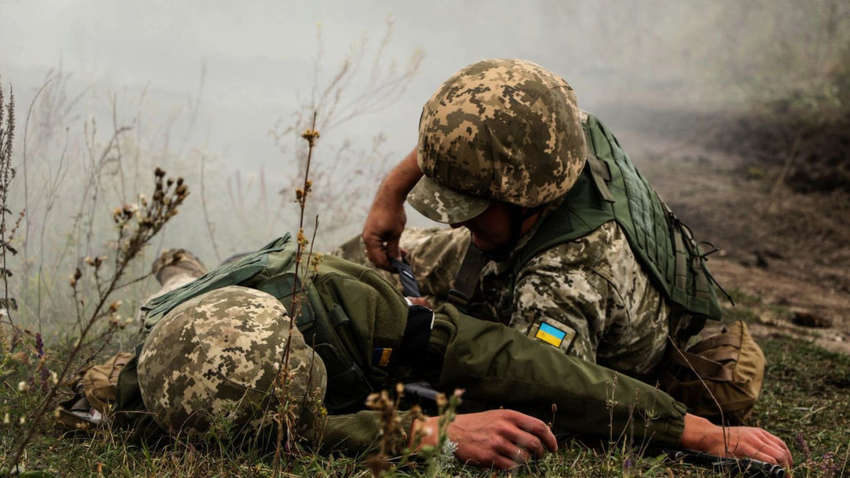 Ситуация на Донбассе: обстрелянные поселки, двое раненых военных
