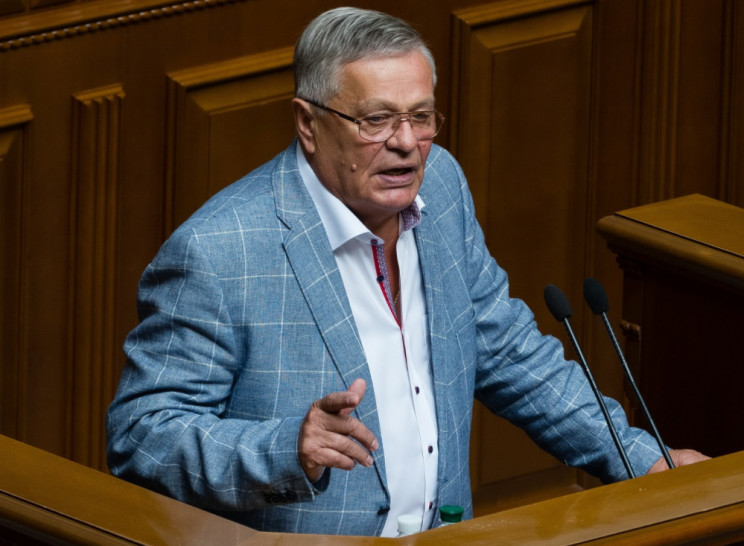 Нардеп от ОПЗЖ взял себе в помощницы невестку, потому что только ей доверяет “святые конфиденциальные вопросы”