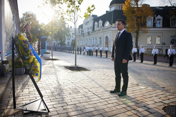 Зеленский на Михайловской площади почтил погибших за Украину (ФОТО)