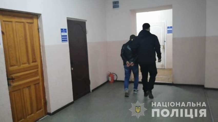 В Одессе мужчина насиловал падчерицу, пока мать была на работе (ФОТО)