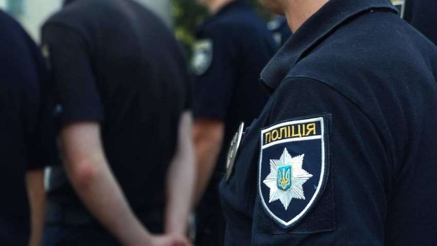 Во Львове полицейский проверял кафе без собственного COVID-сертификата: подробности скандала
