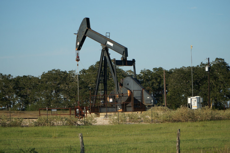 Цены на нефть Brent упали ниже $70 впервые с конца августа