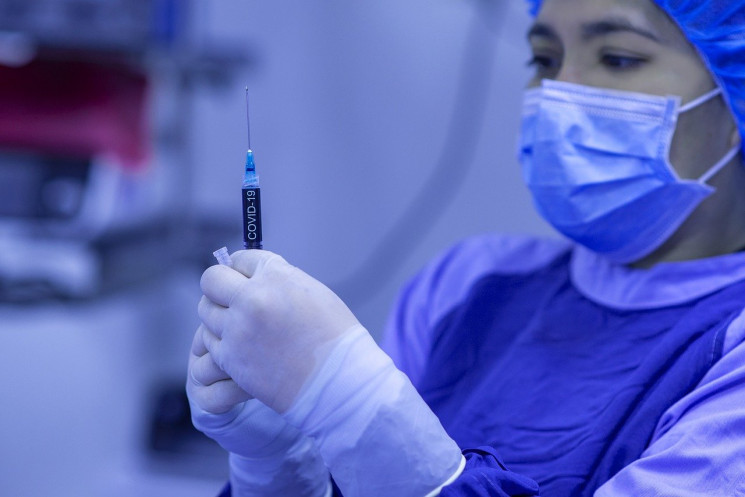 В Украину доставили новую партию вакцины от Pfizer