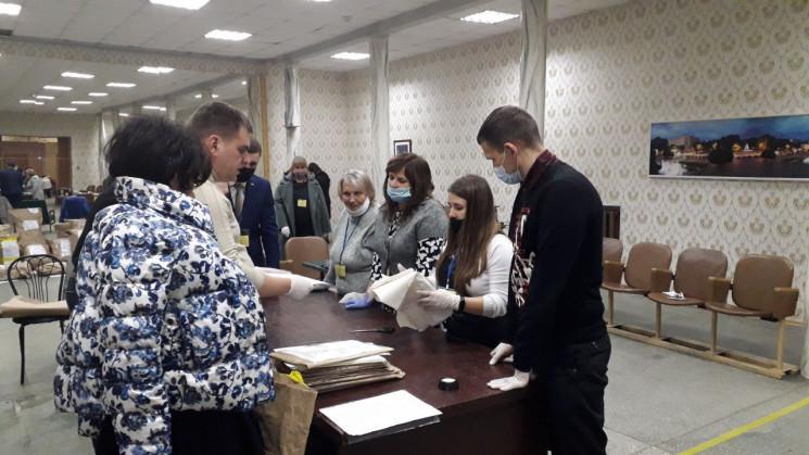 Харьковская ТИК ждет последний протокол из района, результаты выборов могут объявить сегодня