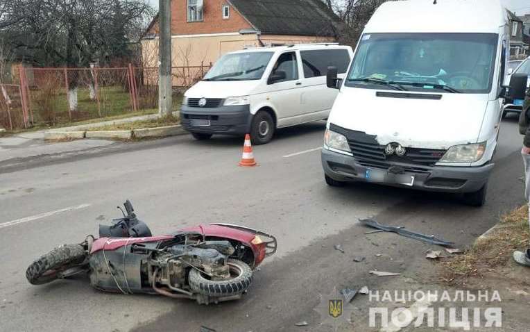 В Волынской области 73-летняя бабушка протаранила бус на скутере (ФОТО)