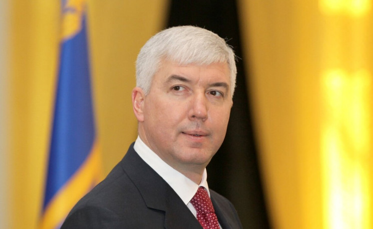 Экс-министра обороны Украины Саламатина заочно арестовали