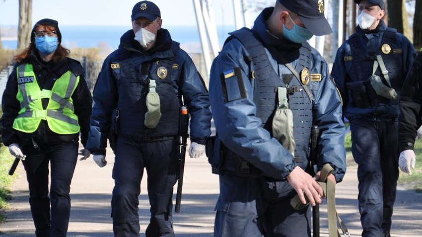 Нацполиция проверяет у пассажиров COVID-сертификаты – сколько нарушений выявили