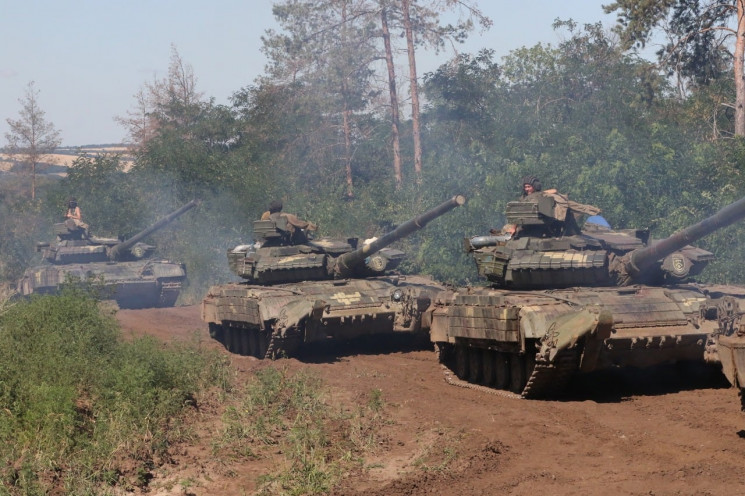 Россия только за месяц перебросила на Донбасс 19 колонн с вооружением и 8 вагонов боеприпасов