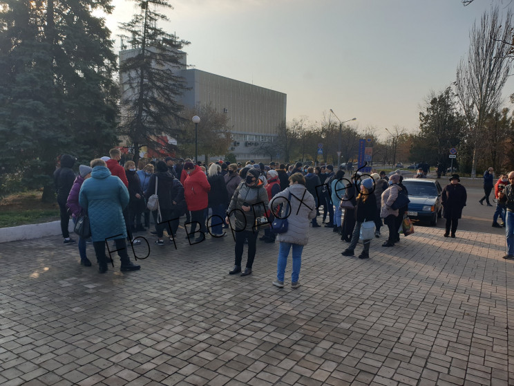 В Мариуполе митинговали металлурги: Требуют повышения зарплат и сокращения графика работы