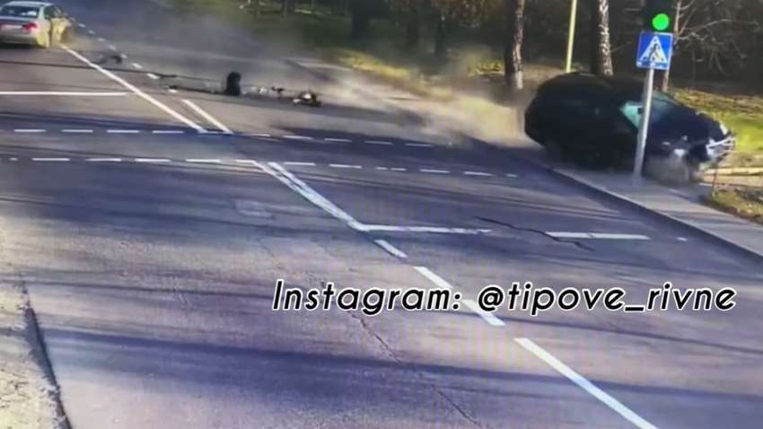 Автомобиль крушил машины на встречной полосе: в Ровно произошло тройное ДТП