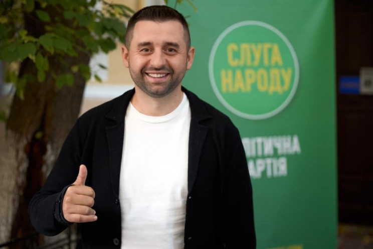 Отставка Ткаченко: “Слуги” заявили, что не поддерживают увольнение министра