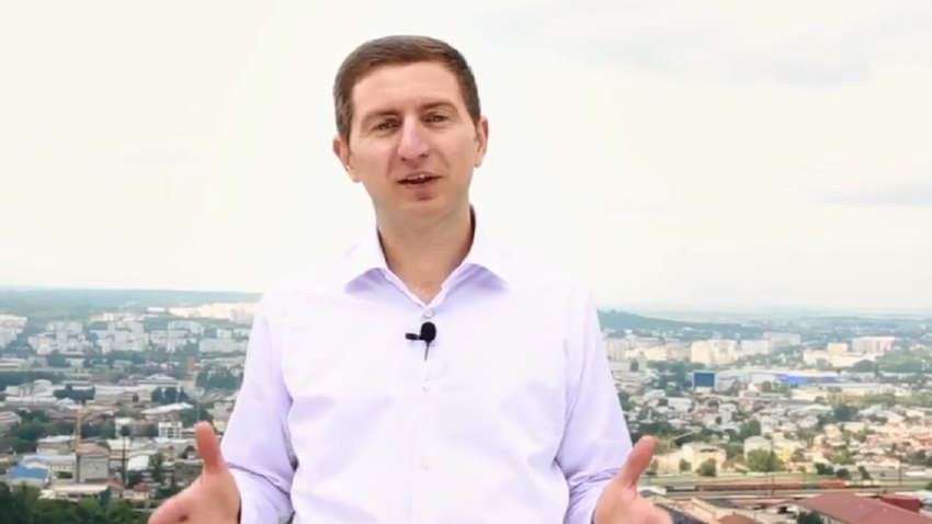 Одного из лидеров “антивакцинаторов” Украины выпустили из психбольницы